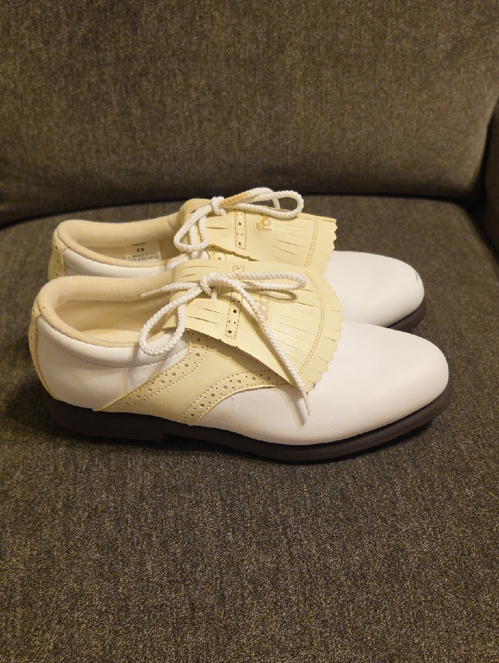 FootJoy White Leather Golf Oxfords with Cream Kiltie - Picture 3 of 9